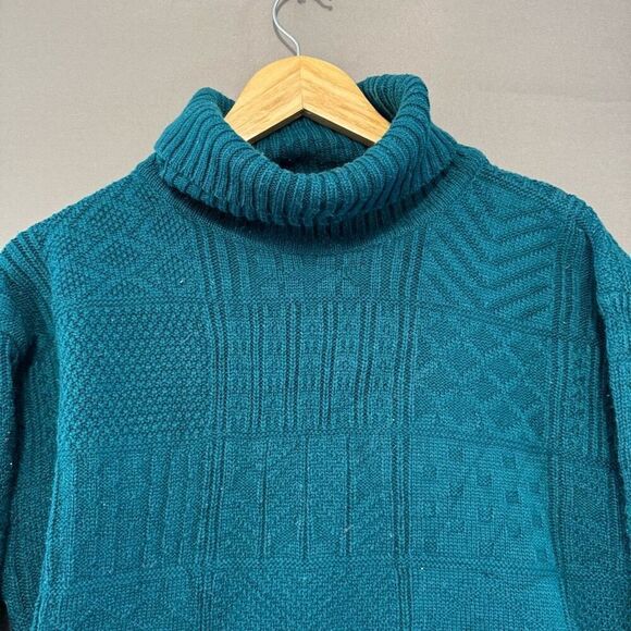 Huntington Ridge Women’s Turtleneck Sweater Size Medium 100% Acrylic - Picture 2 of 9